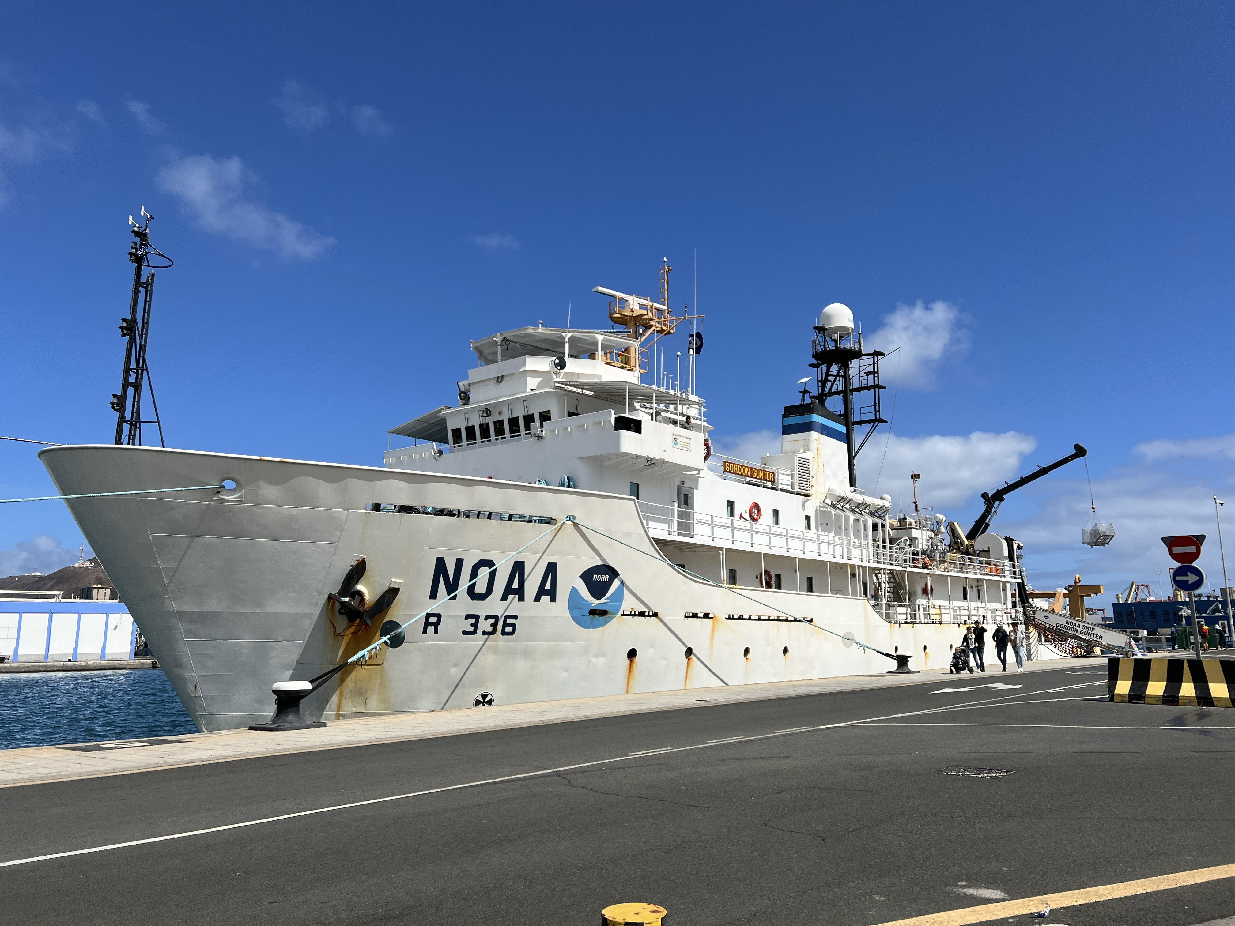 Picture of NOAA Gordon Gunter ship